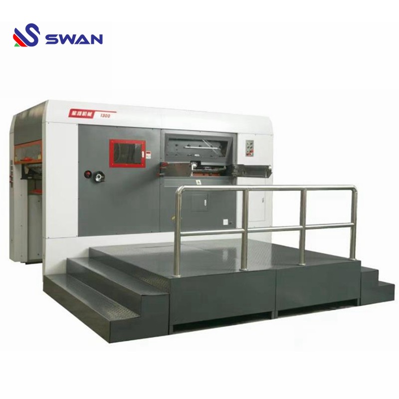 1500 Semi automatic die cutting and creasing machine